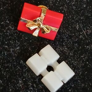Vintage Avon goldtone bow interchangeable gift brooch, pin white, red